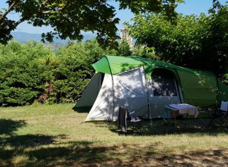 Die Stellplätze des Campingplatzes